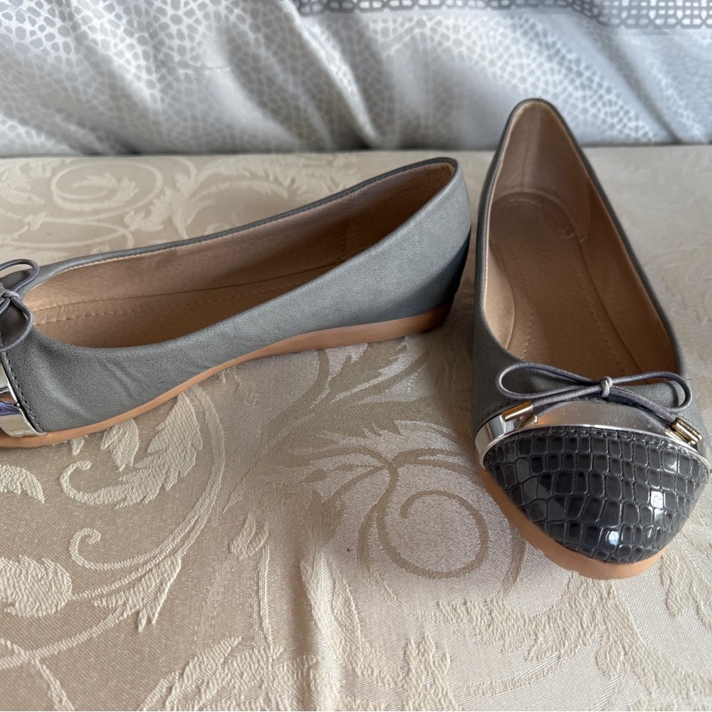 Elegant Cap-toe Grey/gray Women's Ballet Flats size 6.5